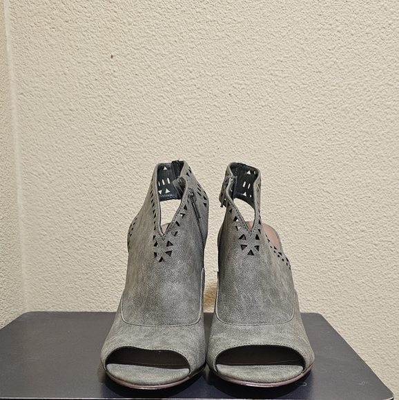 Indigo Shoes - Stylish Gray Women's Peep-Toe Shoes